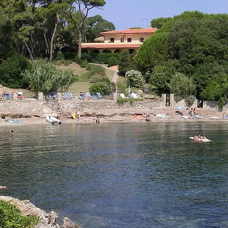 Aparthotel La Pineta Cavo